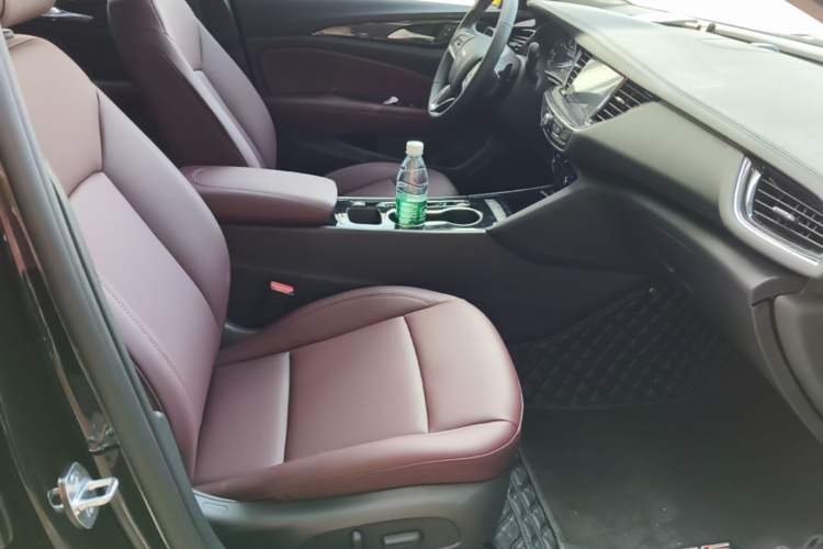 Used Buick Regal 2025 Model 25T Ultra-Enjoyment Edition Right Front Seat