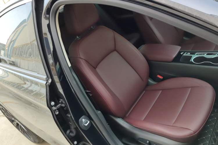 Used Buick Regal 2025 Model 28T Long-Range Enjoyment Edition Right Front Seat