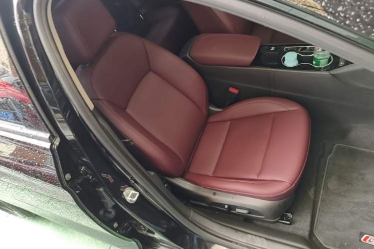 Used Buick Regal 2025 Model 25T Ultra-Enjoyment Edition Right Front Seat