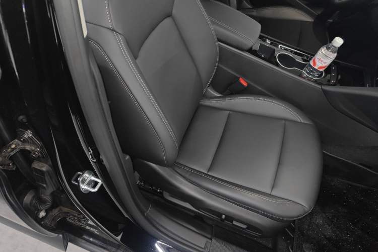 Used Buick Regal 2025 Model 25T Ultra-Enjoyment Edition Right Front Seat