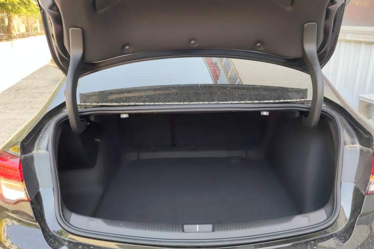 Used Buick Regal 2025 Model 28T Long-Range Enjoyment Edition Trunk