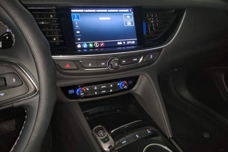 Used Buick Regal 2025 Model 25T Ultra-Enjoyment Edition Audio And AC Panel