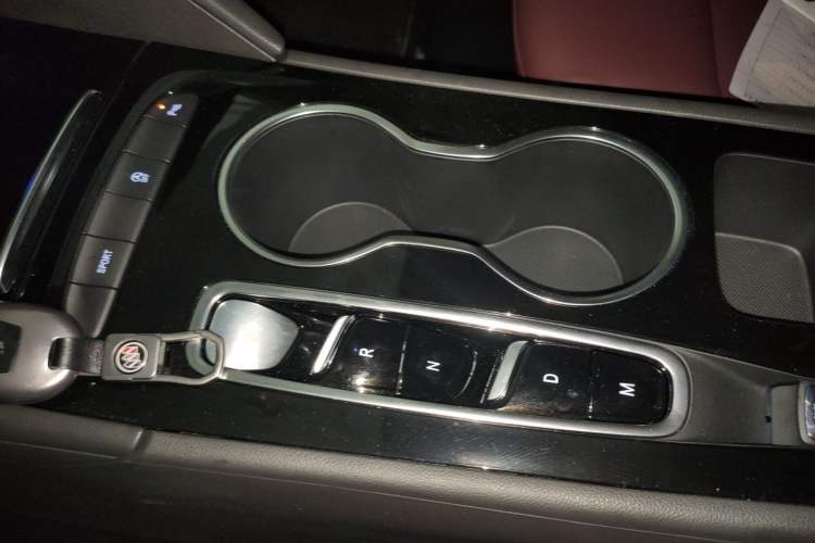 Used Buick Regal 2025 Model 25T Ultra-Enjoyment Edition Gear Lever