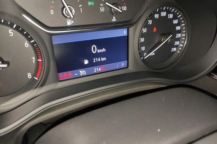 Used Buick Regal 2025 Model 25T Ultra-Enjoyment Edition Odometer Close Up