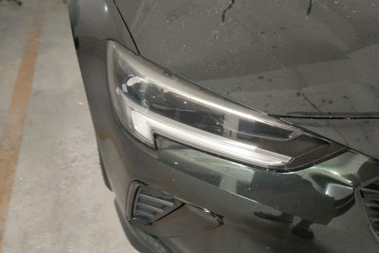 Used Buick Regal 2025 Model 25T Ultra-Enjoyment Edition Right Front Headlight