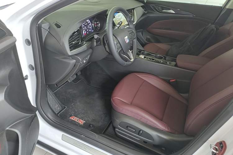 Used Buick Regal 2025 Model 28T Long-Range Enjoyment Edition Driver Seat