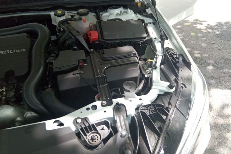 Used Buick Regal 2025 Model 25T Ultra-Enjoyment Edition Engine Bay Left