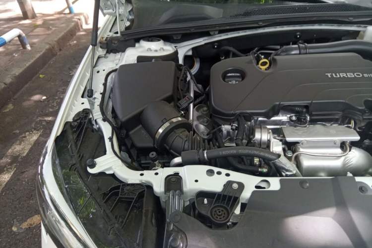 Used Buick Regal 2025 Model 25T Ultra-Enjoyment Edition Engine Bay Right