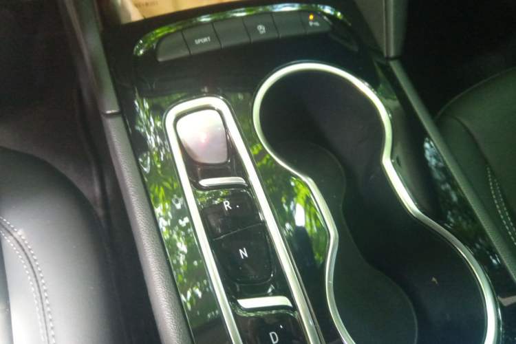 Used Buick Regal 2025 Model 25T Ultra-Enjoyment Edition Gear Lever