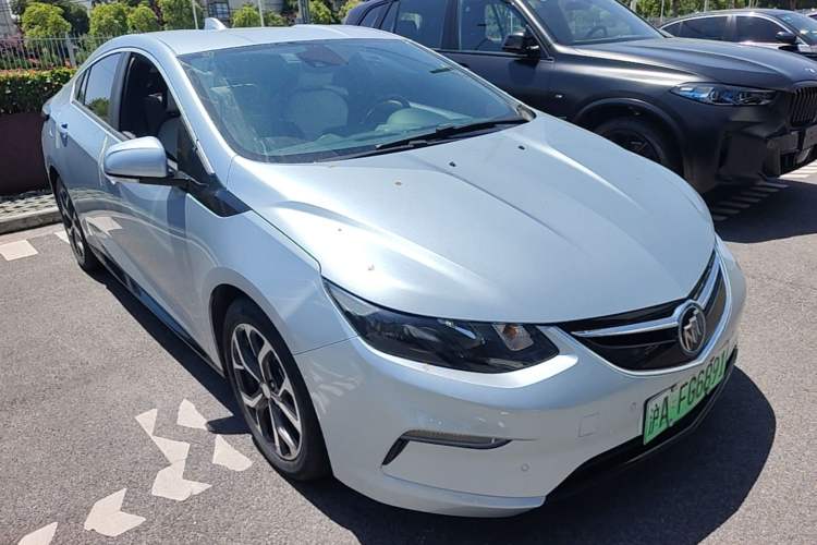 Used Buick VELITE 5 2017 Stylish Extended-Range Model Front Right 45 Deg