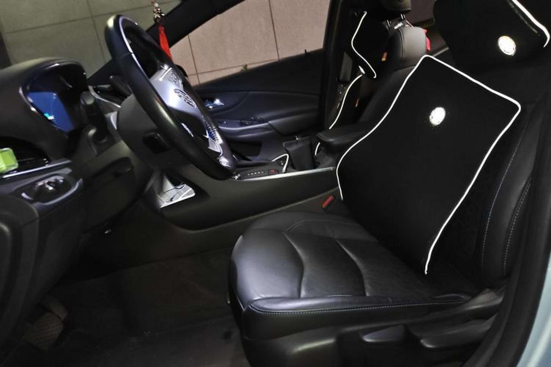 Used Buick VELITE 5 2017 Urban Extended-Range Model Left Front Seat
