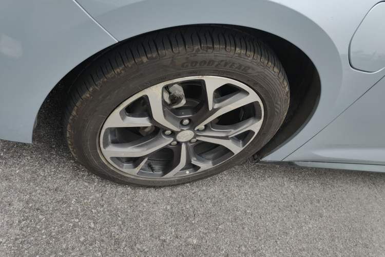 Used Buick VELITE 5 2017 Urban Extended-Range Model Left Front Wheel Hub