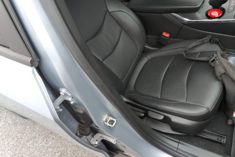 Used Buick VELITE 5 2017 Urban Extended-Range Model Right Front Seat