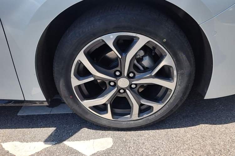 Used Buick VELITE 5 2017 Stylish Extended-Range Model Right Front Wheel Hub