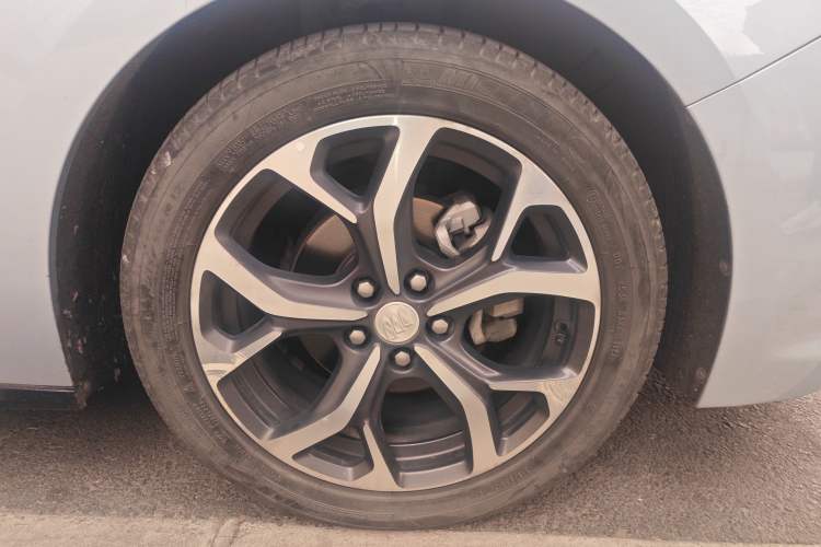 Used Buick VELITE 5 2017 Urban Extended-Range Model Right Front Wheel Hub