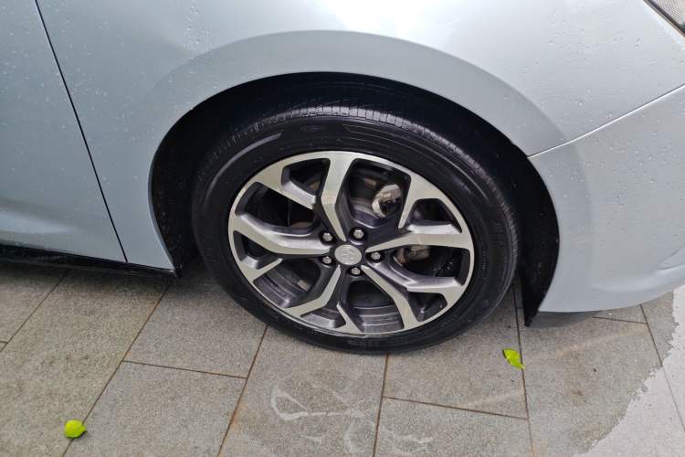 Used Buick VELITE 5 2017 Urban Extended-Range Model Right Front Wheel Hub