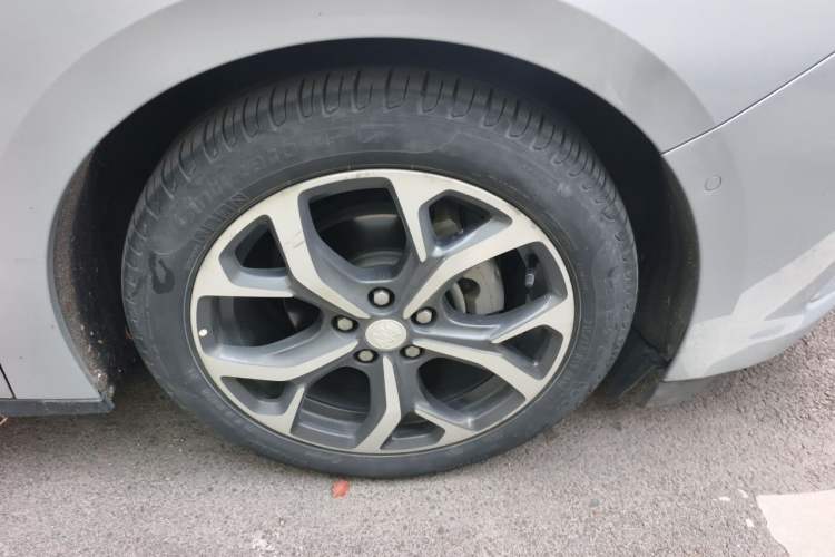 Used Buick VELITE 5 2017 Stylish Extended-Range Model Right Front Wheel Hub