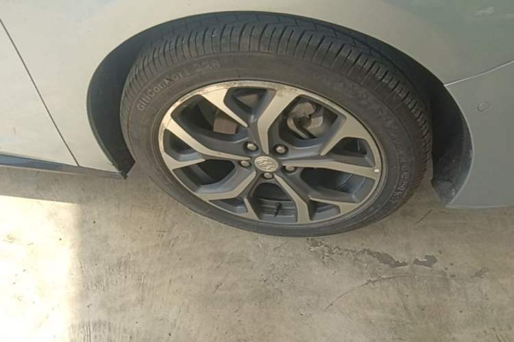 Used Buick VELITE 5 2017 Stylish Extended-Range Model Right Front Wheel Hub