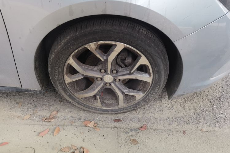 Used Buick VELITE 5 2017 Urban Extended-Range Model Right Front Wheel Hub