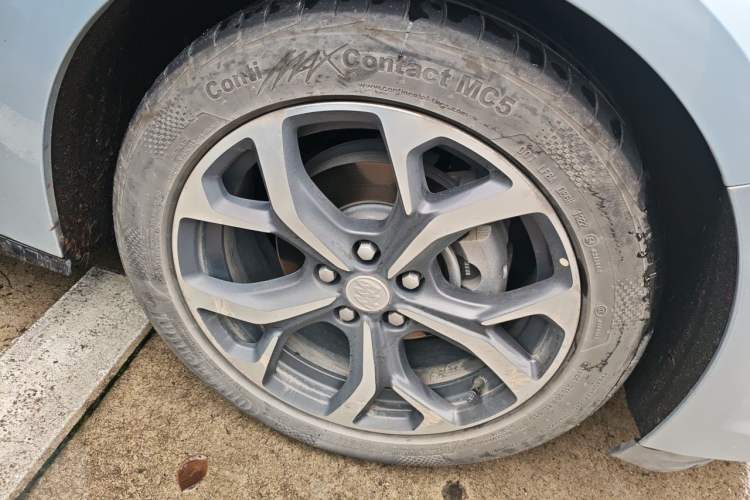 Used Buick VELITE 5 2017 Urban Extended-Range Model Right Front Wheel Hub