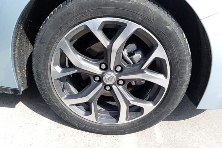 Used Buick VELITE 5 2017 Stylish Extended-Range Model Right Front Wheel Hub