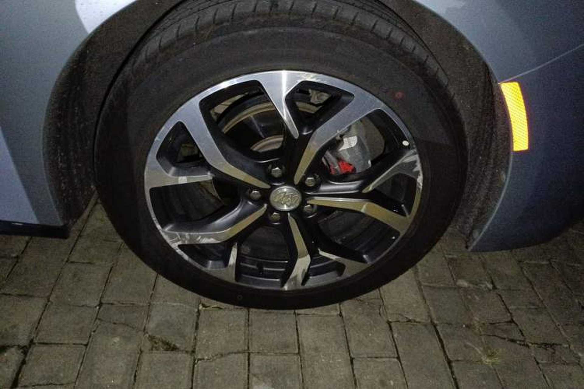 Used Buick VELITE 5 2017 Urban Extended-Range Model Right Front Wheel Hub