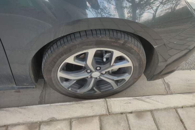 Used Buick VELITE 5 2017 Urban Extended-Range Model Right Front Wheel Hub