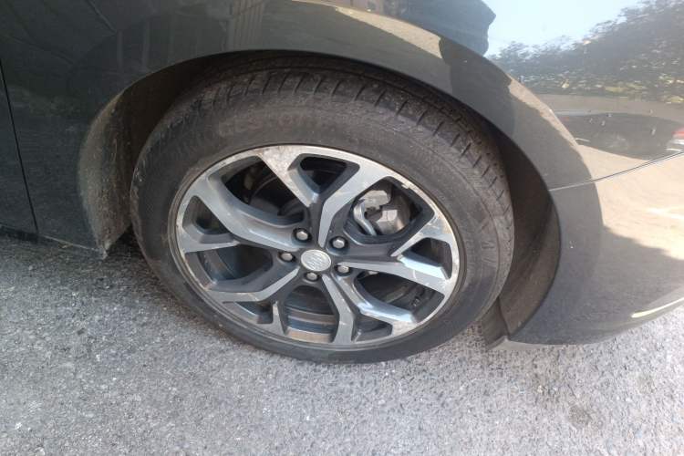 Used Buick VELITE 5 2017 Urban Extended-Range Model Right Front Wheel Hub