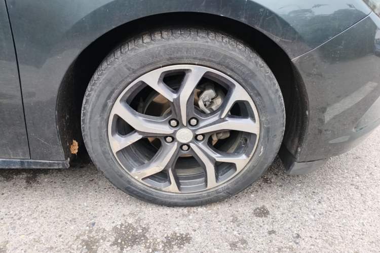 Used Buick VELITE 5 2017 Urban Extended-Range Model Right Front Wheel Hub