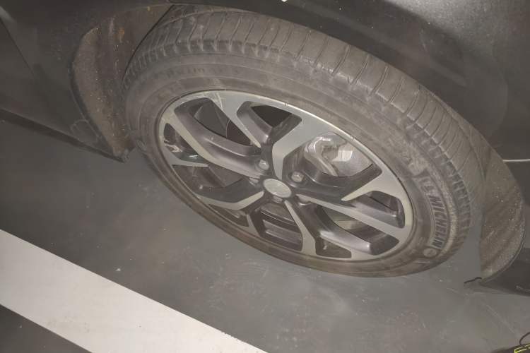Used Buick VELITE 5 2017 Urban Extended-Range Model Right Front Wheel Hub