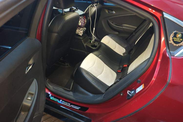 Used Buick VELITE 5 2017 Stylish Extended-Range Model Left Rear Seat