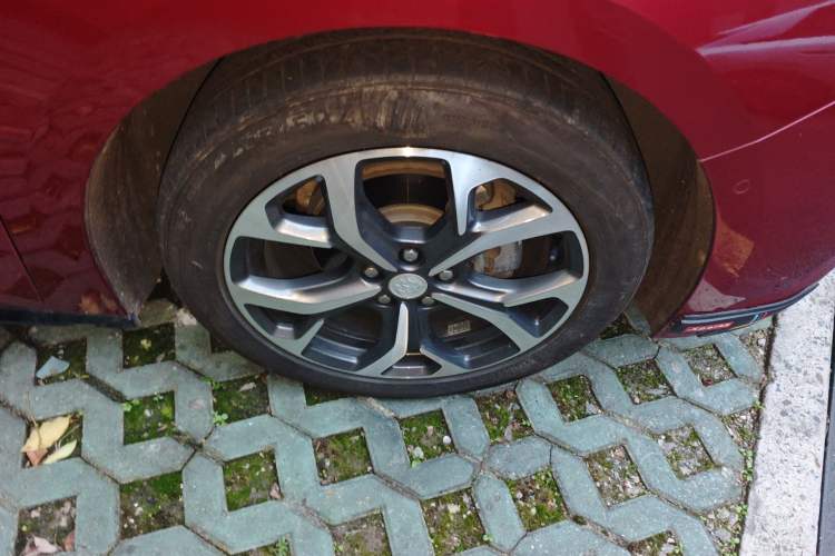Used Buick VELITE 5 2017 Stylish Extended-Range Model Right Front Wheel Hub