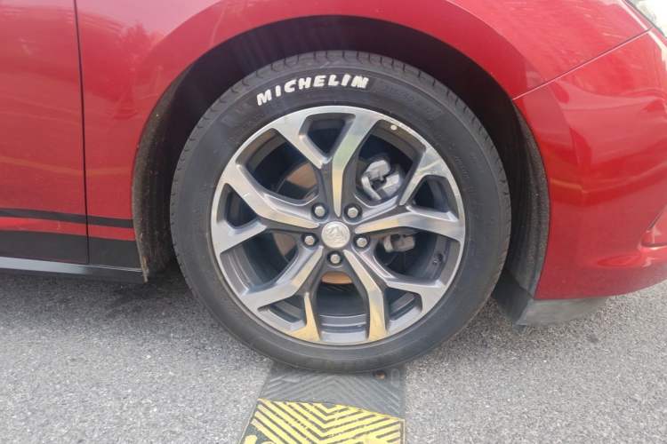 Used Buick VELITE 5 2017 Urban Extended-Range Model Right Front Wheel Hub