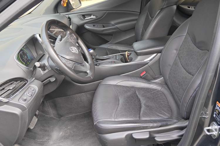 Used Buick VELITE 5 2017 Urban Extended-Range Model Left Front Seat