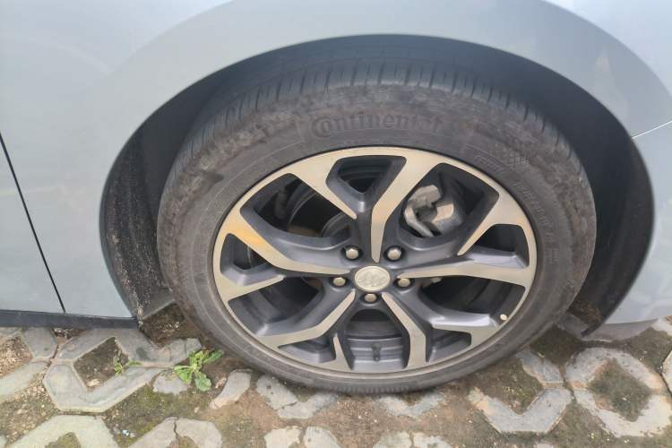 Used Buick VELITE 5 2017 Urban Extended-Range Model Right Front Wheel Hub