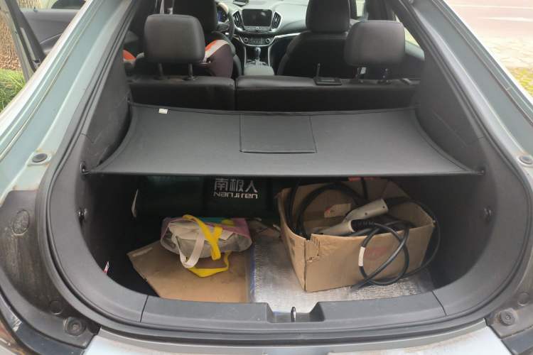 Used Buick VELITE 5 2017 Urban Extended-Range Model Trunk