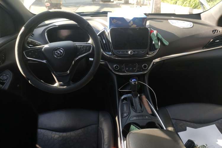 Used Buick VELITE 5 2017 Urban Extended-Range Model Center Console