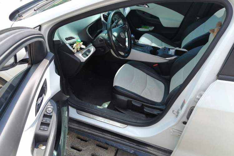 Used Buick VELITE 5 2017 Stylish Extended-Range Model Driver Seat