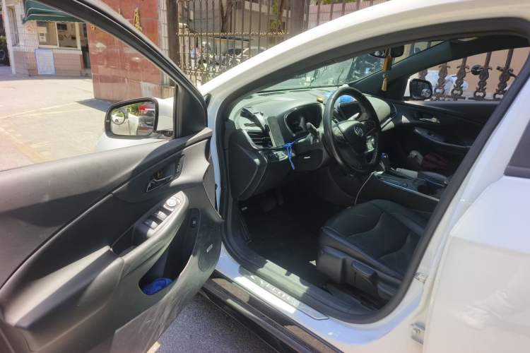 Used Buick VELITE 5 2017 Stylish Extended-Range Model Driver Seat