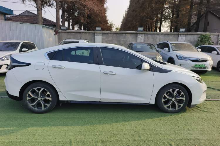 Used Buick VELITE 5 2017 Urban Extended-Range Model Exterior 2