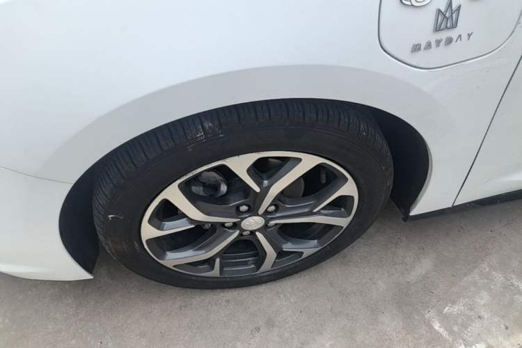 Used Buick VELITE 5 2017 Urban Extended-Range Model Exterior 4