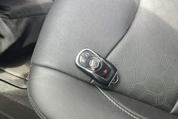 Used Buick VELITE 5 2017 Urban Extended-Range Model Interior 1