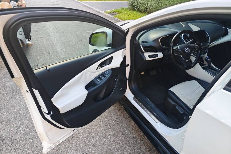 Used Buick VELITE 5 2017 Stylish Extended-Range Model Interior 2