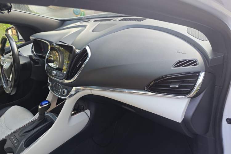 Used Buick VELITE 5 2017 Stylish Extended-Range Model Interior 5