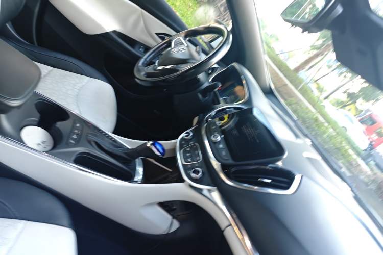 Used Buick VELITE 5 2017 Stylish Extended-Range Model Interior 6
