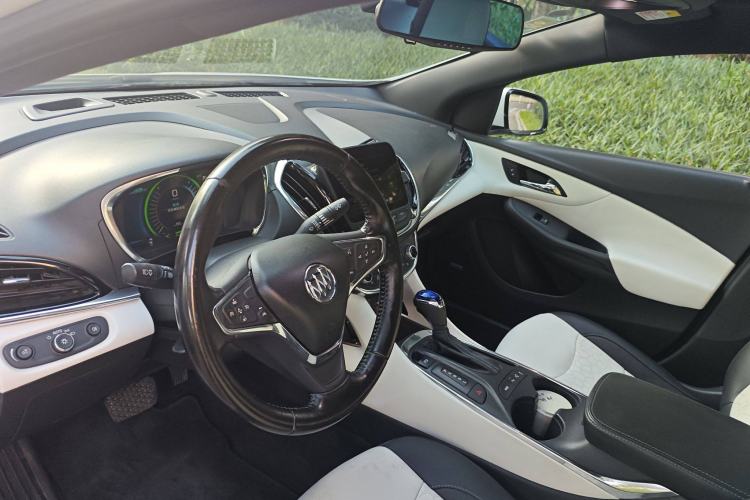 Used Buick VELITE 5 2017 Stylish Extended-Range Model Interior 7