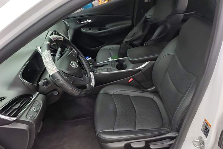 Used Buick VELITE 5 2017 Urban Extended-Range Model Left Front Seat
