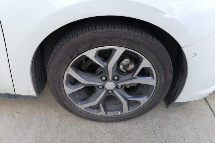 Used Buick VELITE 5 2017 Stylish Extended-Range Model Right Front Wheel Hub