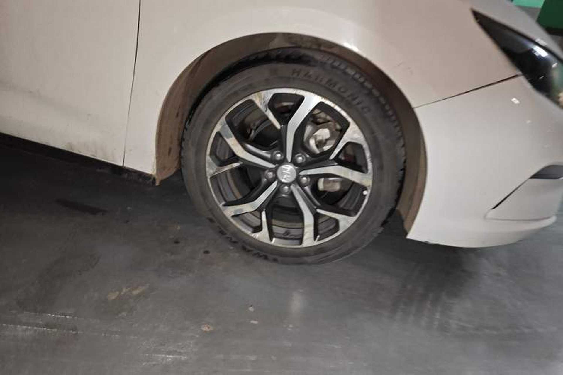 Used Buick VELITE 5 2017 Urban Extended-Range Model Right Front Wheel Hub