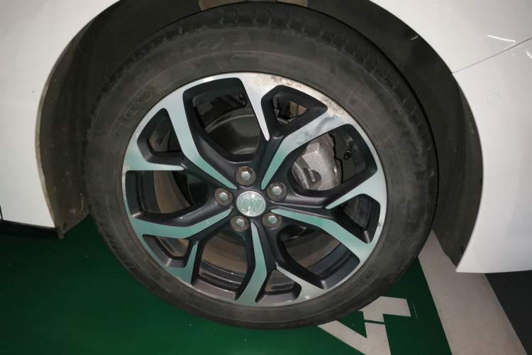 Used Buick VELITE 5 2017 Stylish Extended-Range Model Right Front Wheel Hub